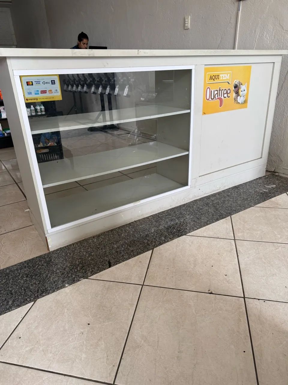 Balcão de Caixa Comercial com Vitrine de Vidro e Gaveta