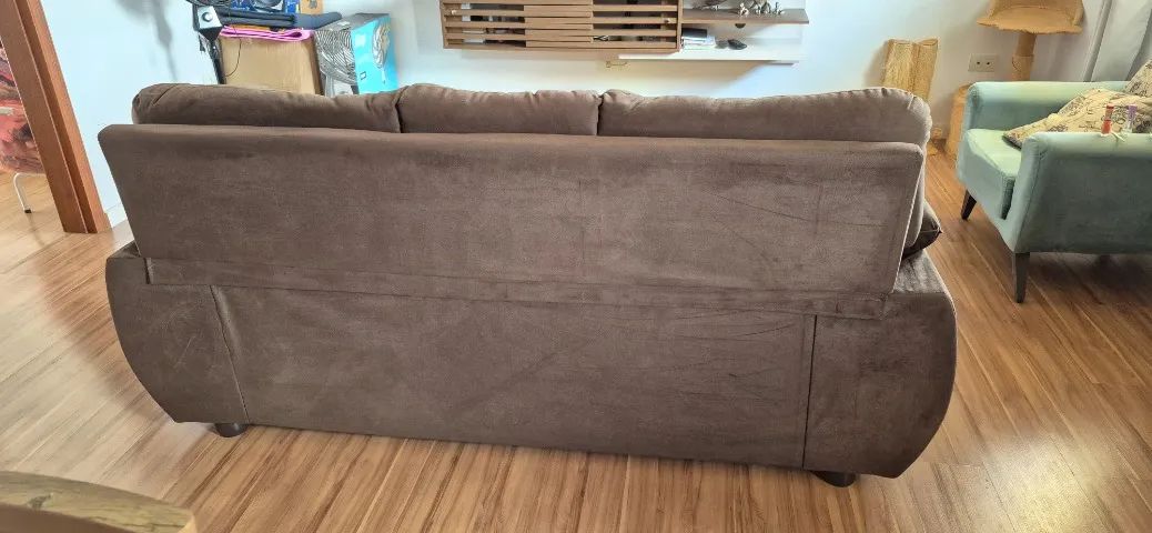 Sofá marrom suede 3 lugares - Foto 4
