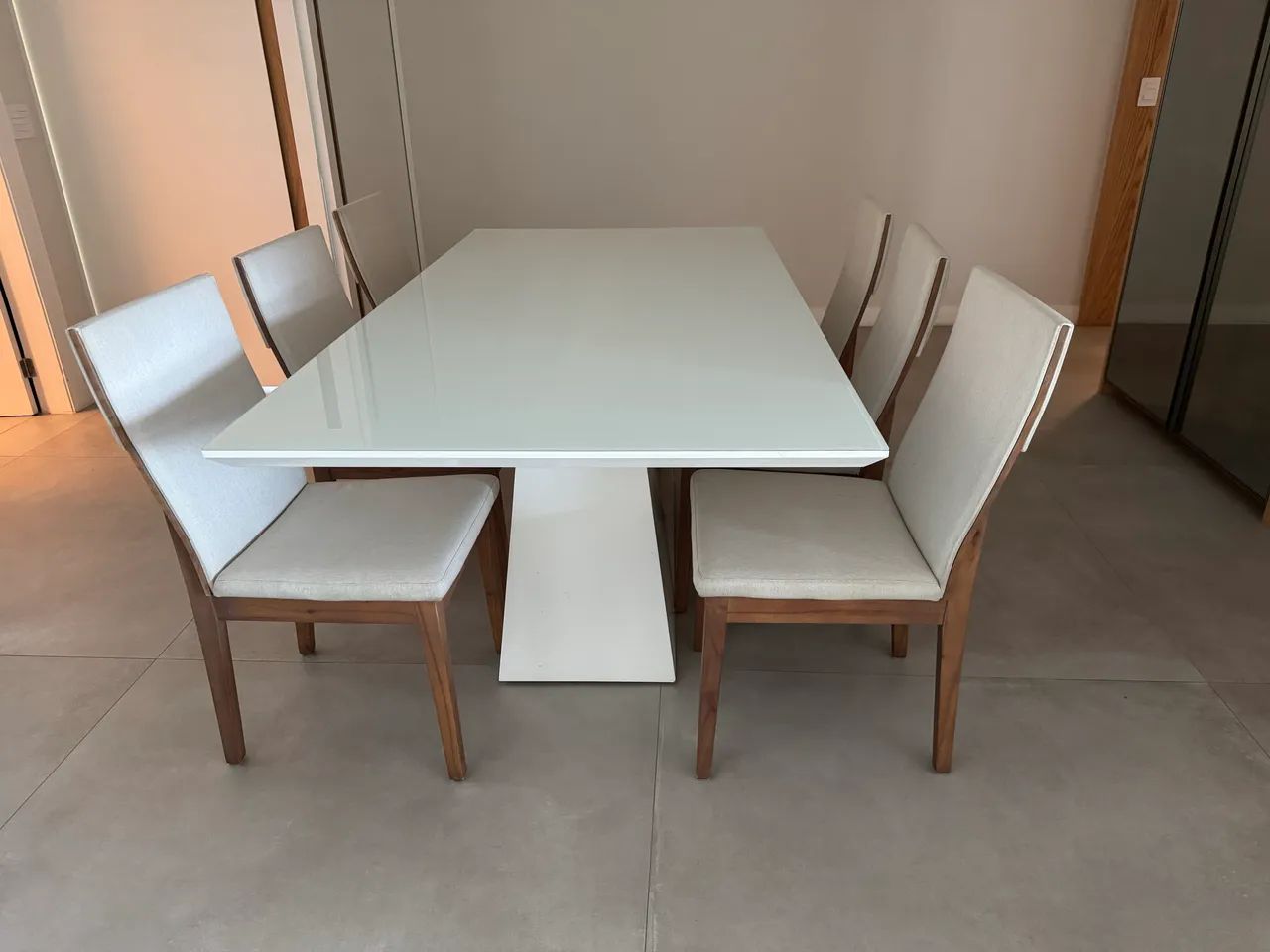 Mesa madeira com laka com 6 cadeiras  - Foto 3