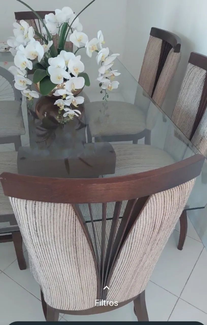 Mesa de vidro com seis cadeiras acolchoadas, rack com painel suspenso e mesa de cetro - Foto 2