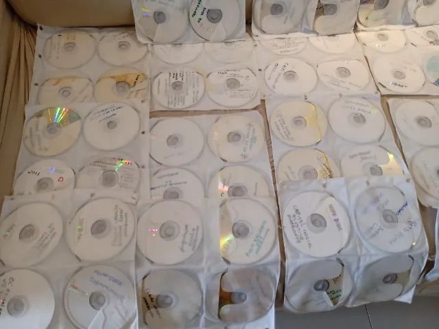 Cds diversos: São 217 cds 60 reais tudo  - Foto 3