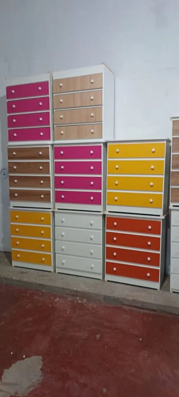 Cômoda 4 gavetas coloridas 