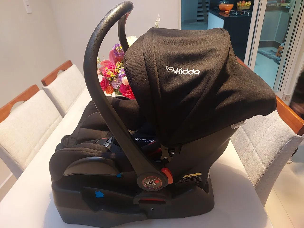 Carrinho de bebe + bebê conforto e base Kiddo - Foto 5