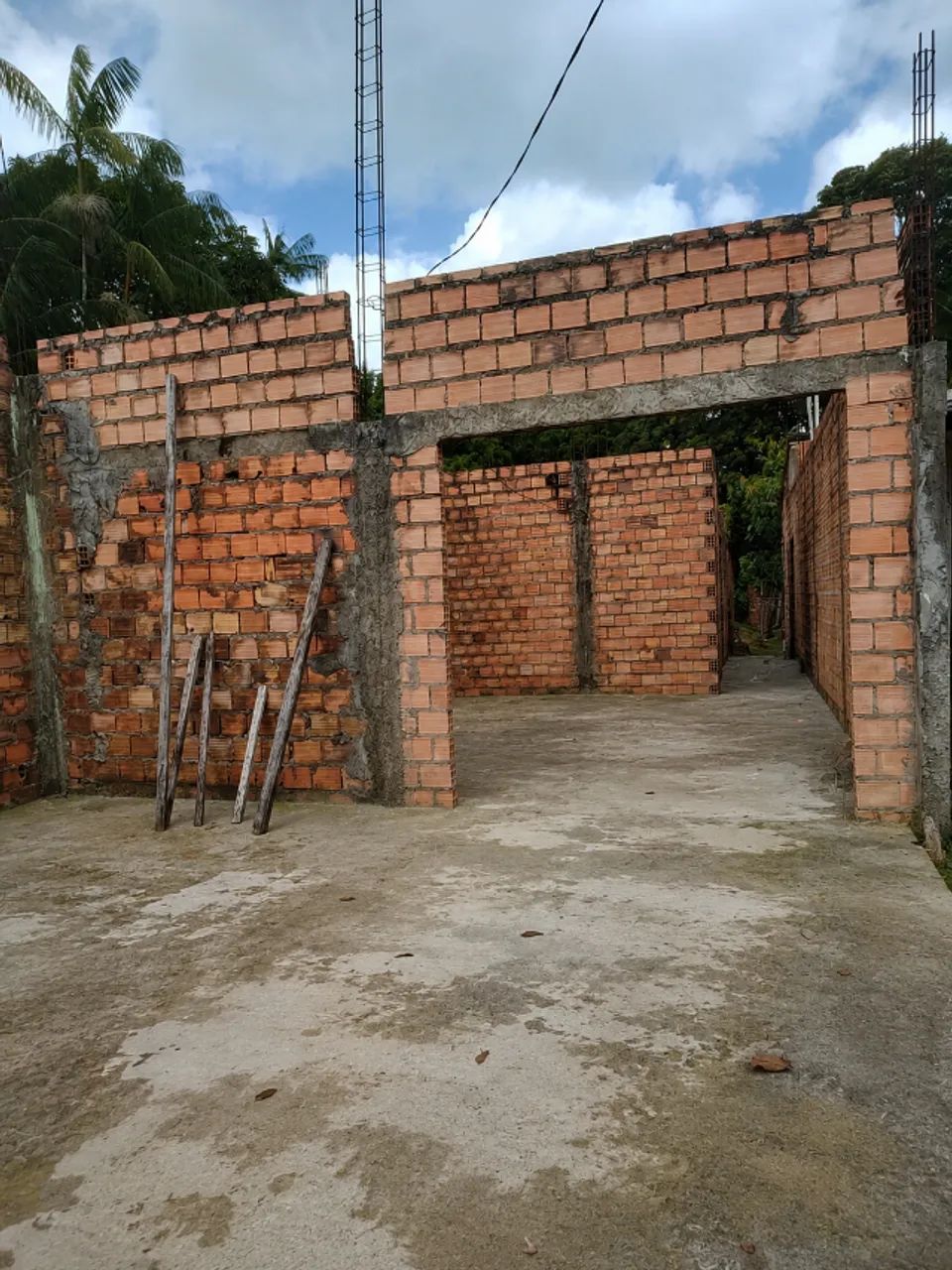 CASA EM MURININ COM TERRENO AMPLO 