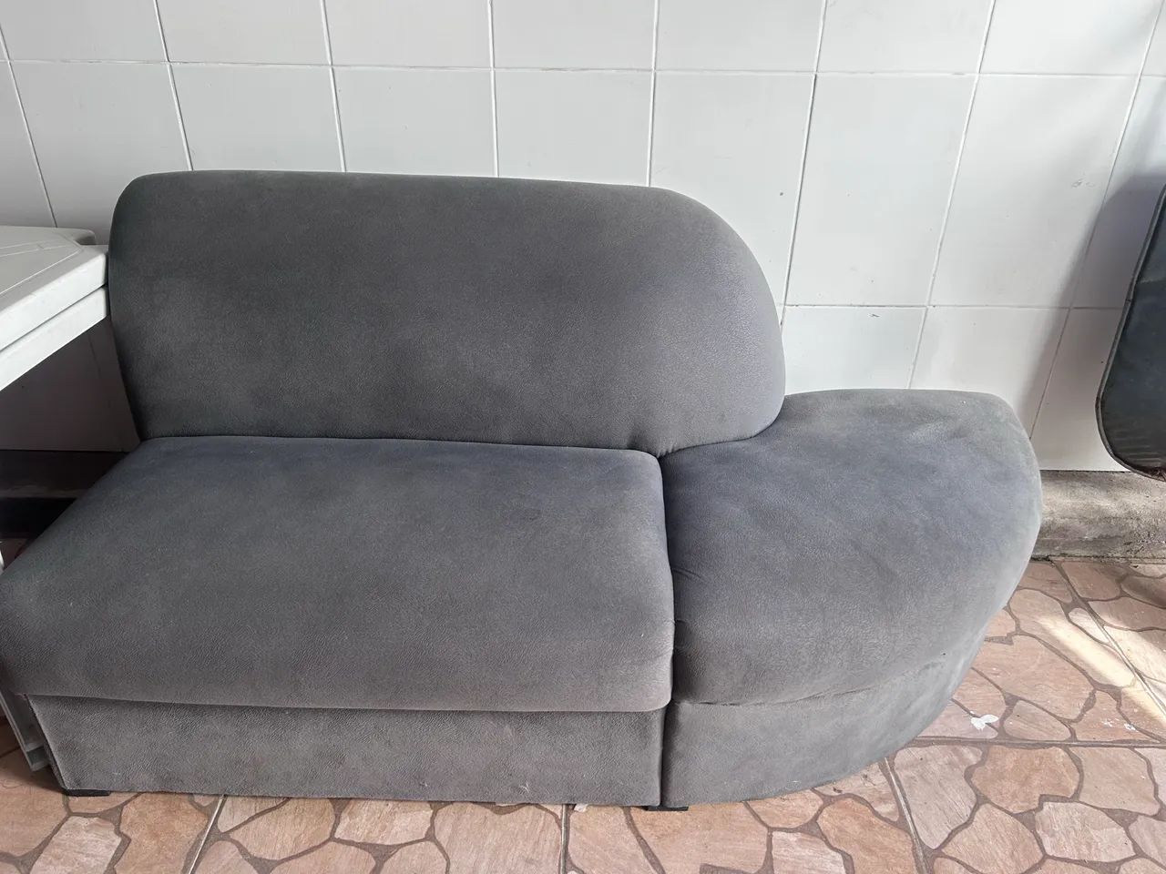 Sofá cinza de 3 lugares