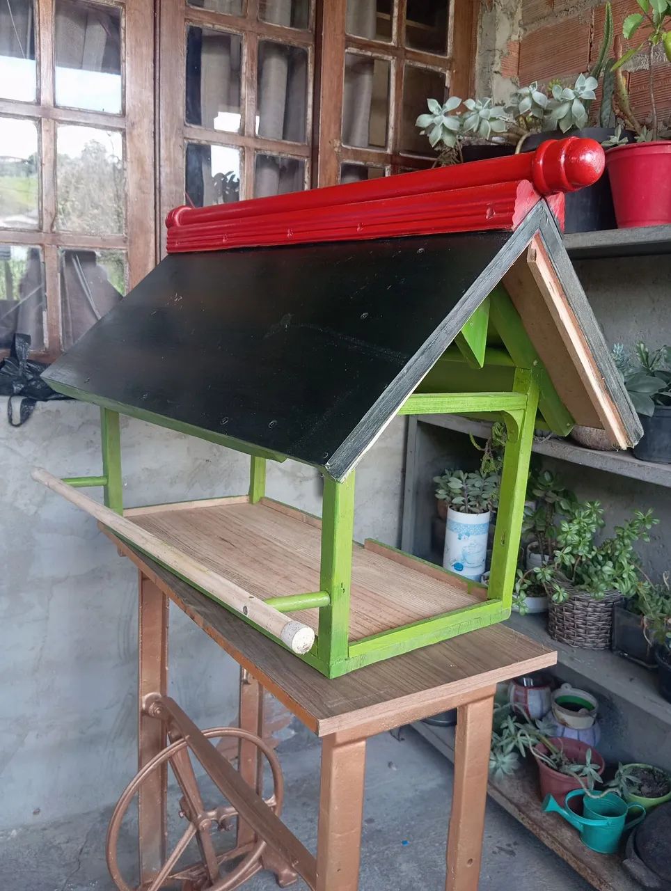 Comedouro de passaros e aves 