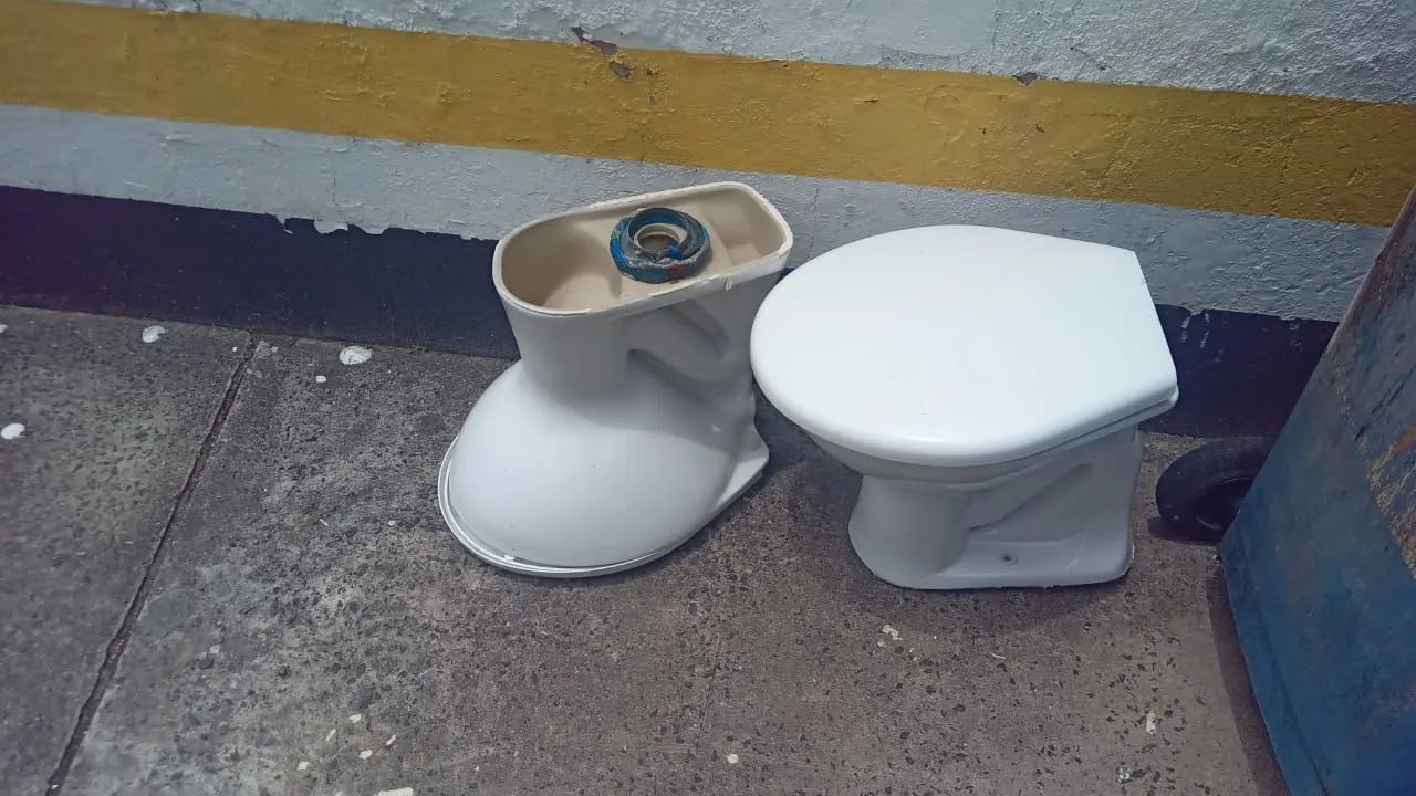 Vaso convencional Deca Branco com assento