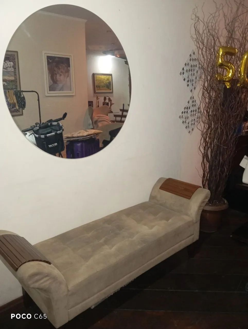 Sofá Recamier / Divã em Suede Bege com Apoio/Esteira de Madeira nos Braços - Foto 3