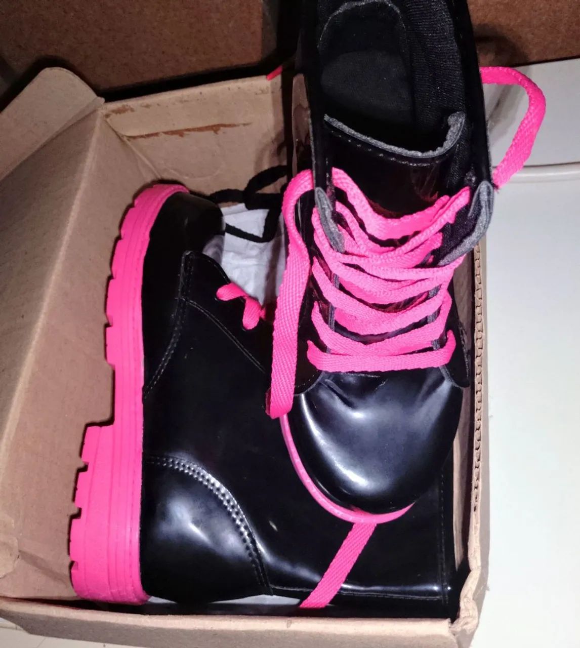 Vendo bota coturno infantil. Tamanho 31.