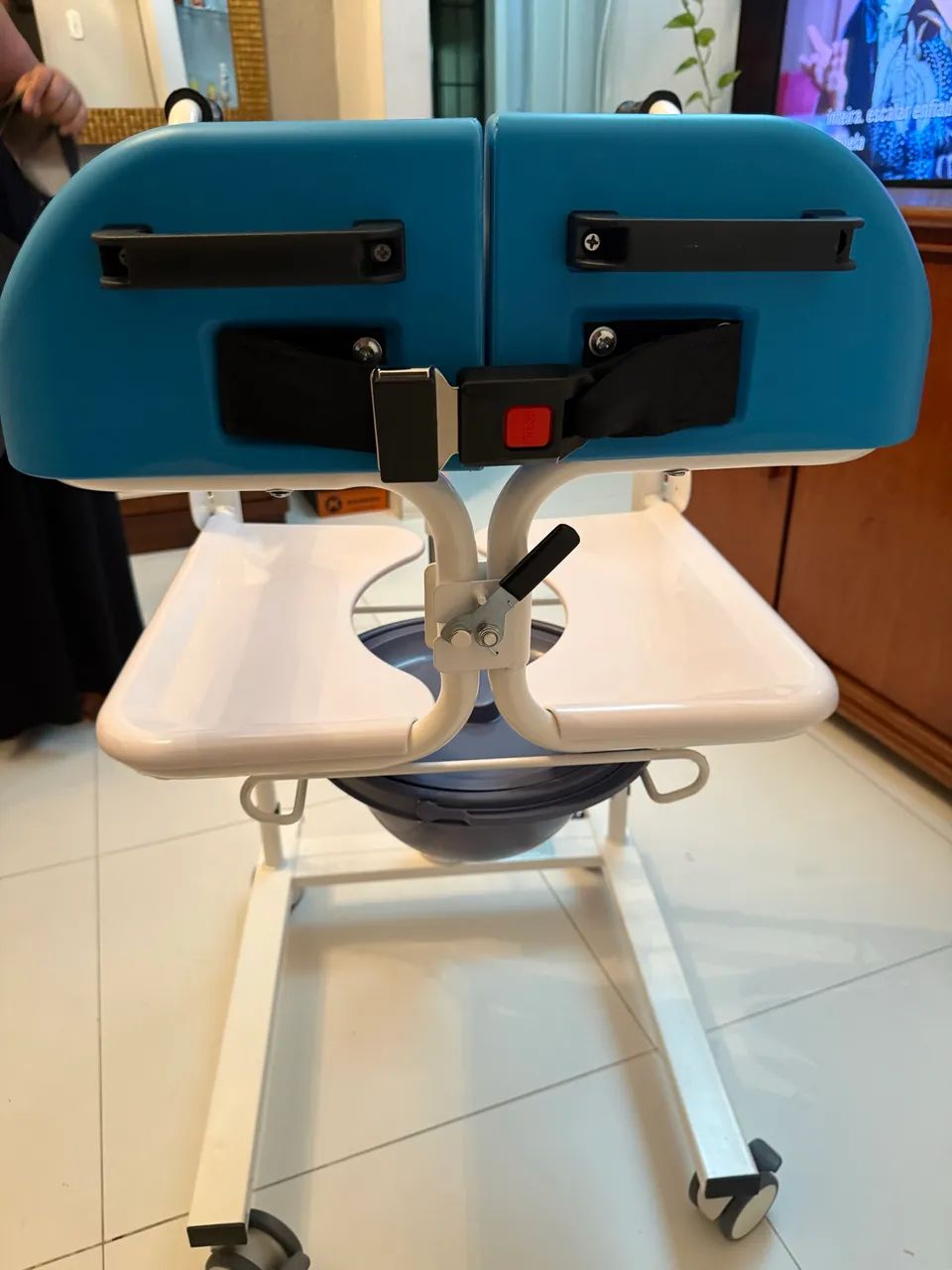 Vendo cadeira de rodas nunca usada!