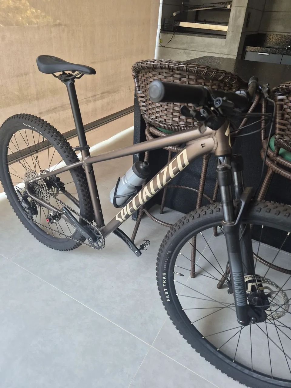 VENDO BICICLETA SPECIALIZED ROCKHOPPER  - Foto 4