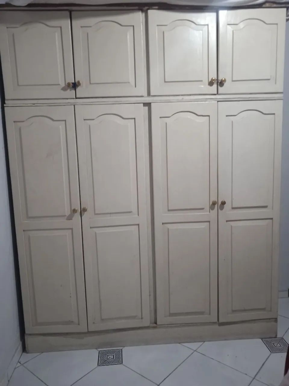 Quadra ropa 4 porta com baú em cima 