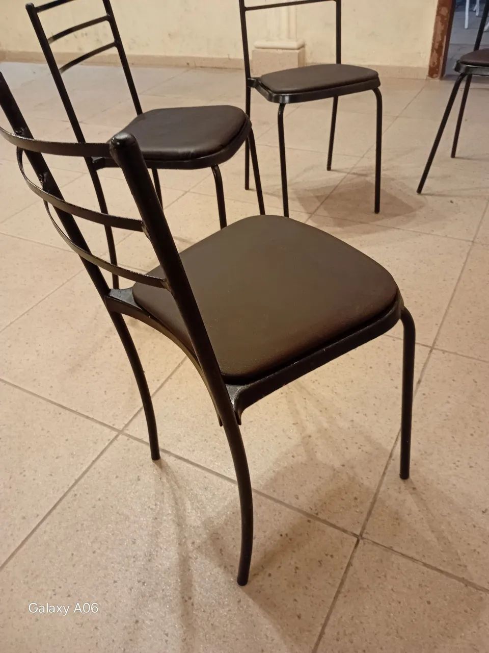 Cadeiras de ferro estofadas  - Foto 4