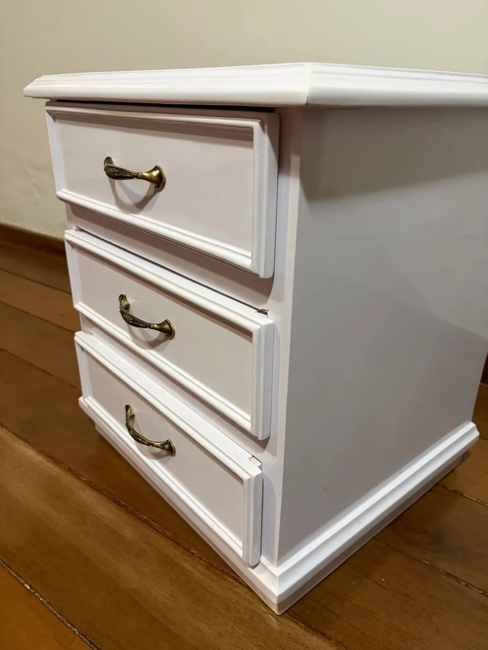 Mesa de Cabeceira Antiguidade -  Restaurado Laqueado de Branco - Foto 2