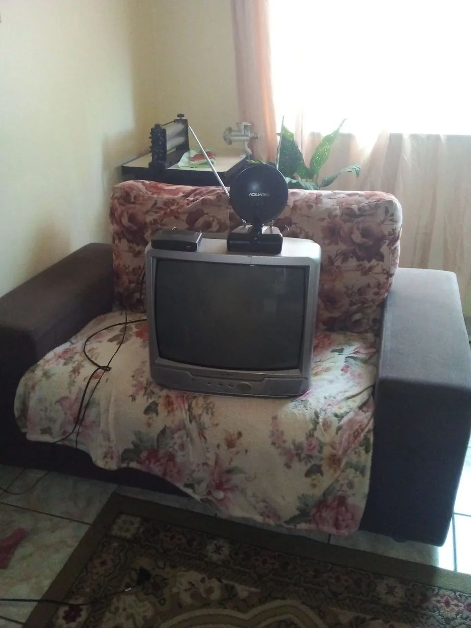 Tv usada bom estado com conversor e antena - Foto 6