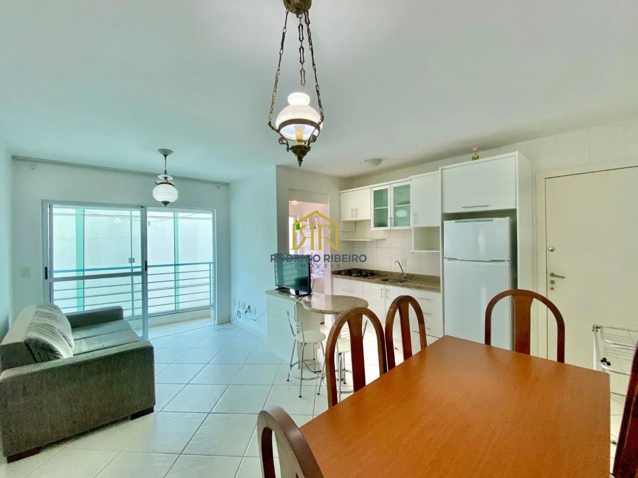 APTO COM 02 DORM. SENDO 01 SUITE - TRINDADE