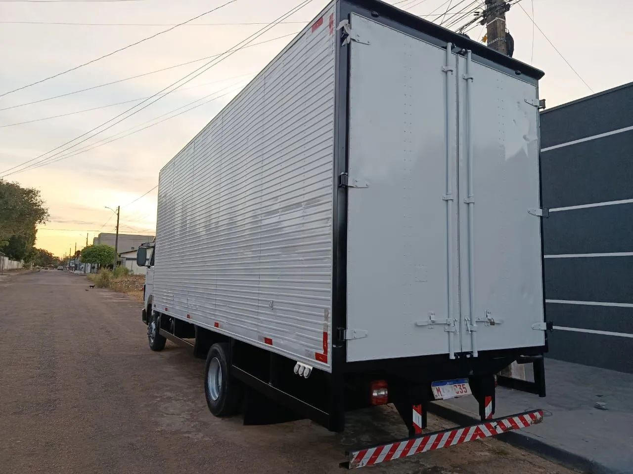 Caminhão 9-160 baú  - Foto 5