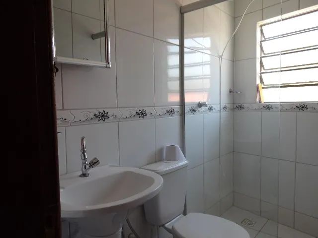 Predinho com apto + terraço + garagem + duas lojas - Foto 5