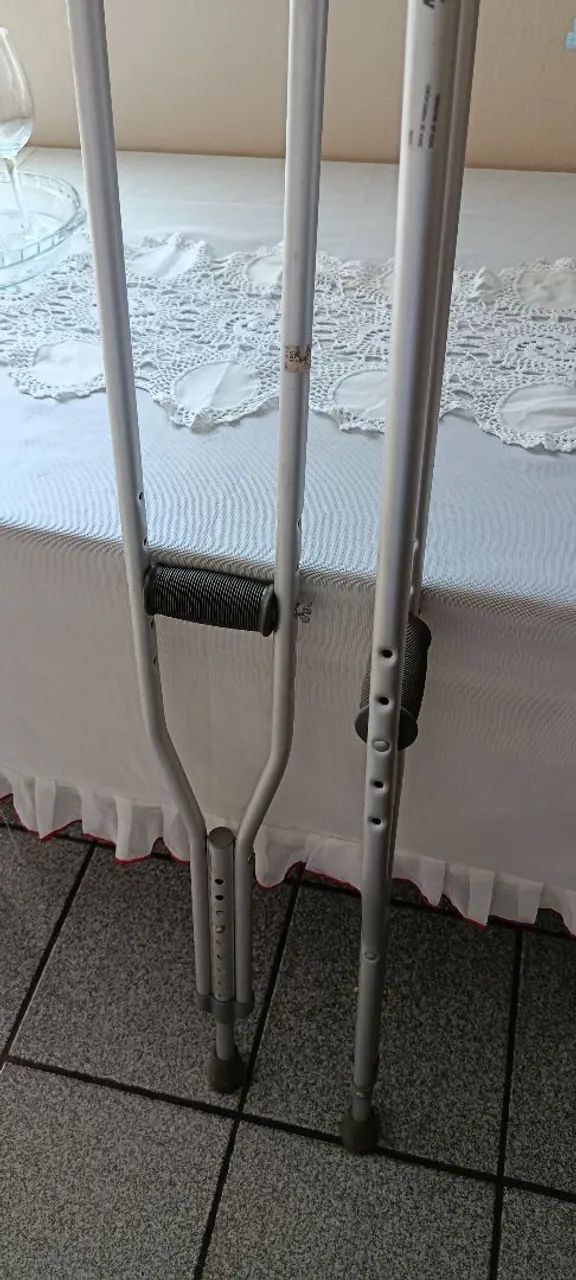 Vendo um par de muleta D 7 - Foto 2