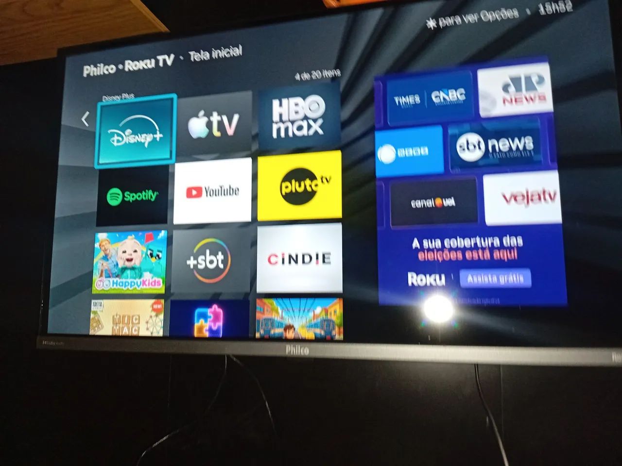 Smart TV semi nova, sem marcas de uso.32 