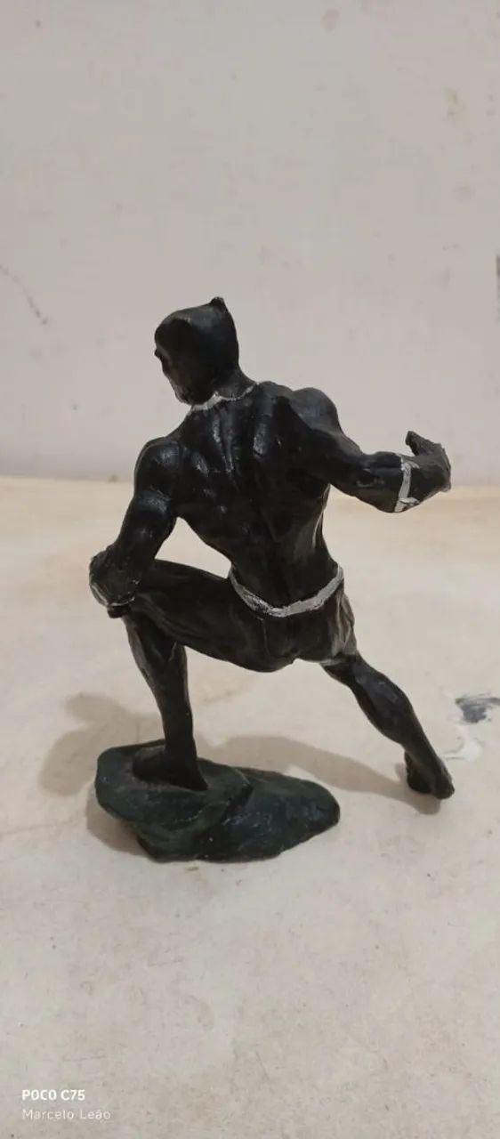 FIGURA COLECIONÁVEL PANTERA NEGRA  - Foto 2