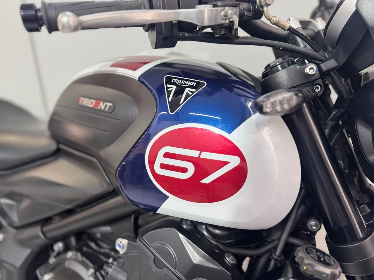 TRIUMPH TRIDENT 660 TRIBUTE EDITION - Foto 4
