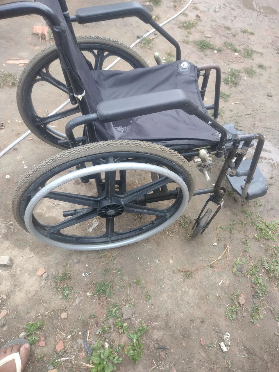 Vendo cadeira de rodas. - Foto 2