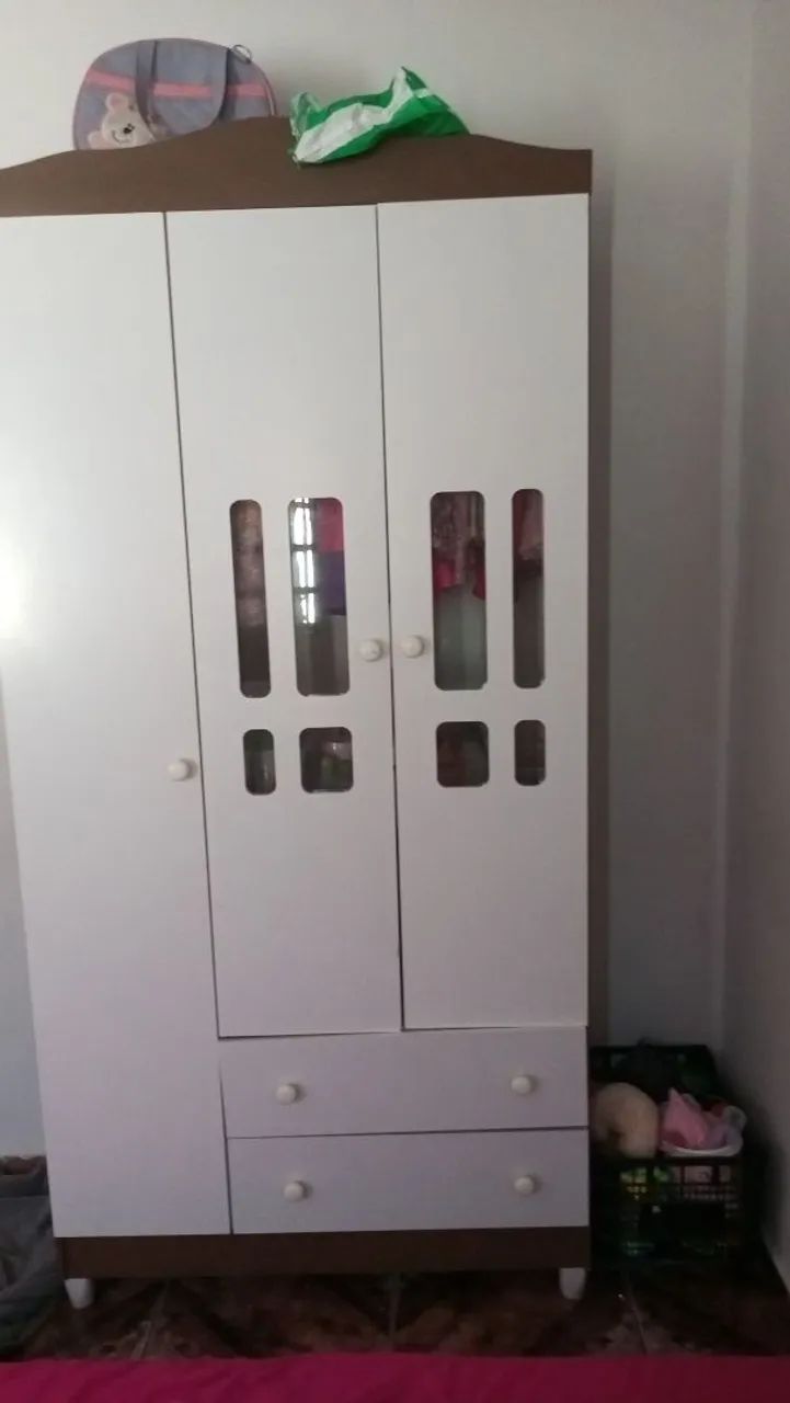Vende se guarda roupa de criança 