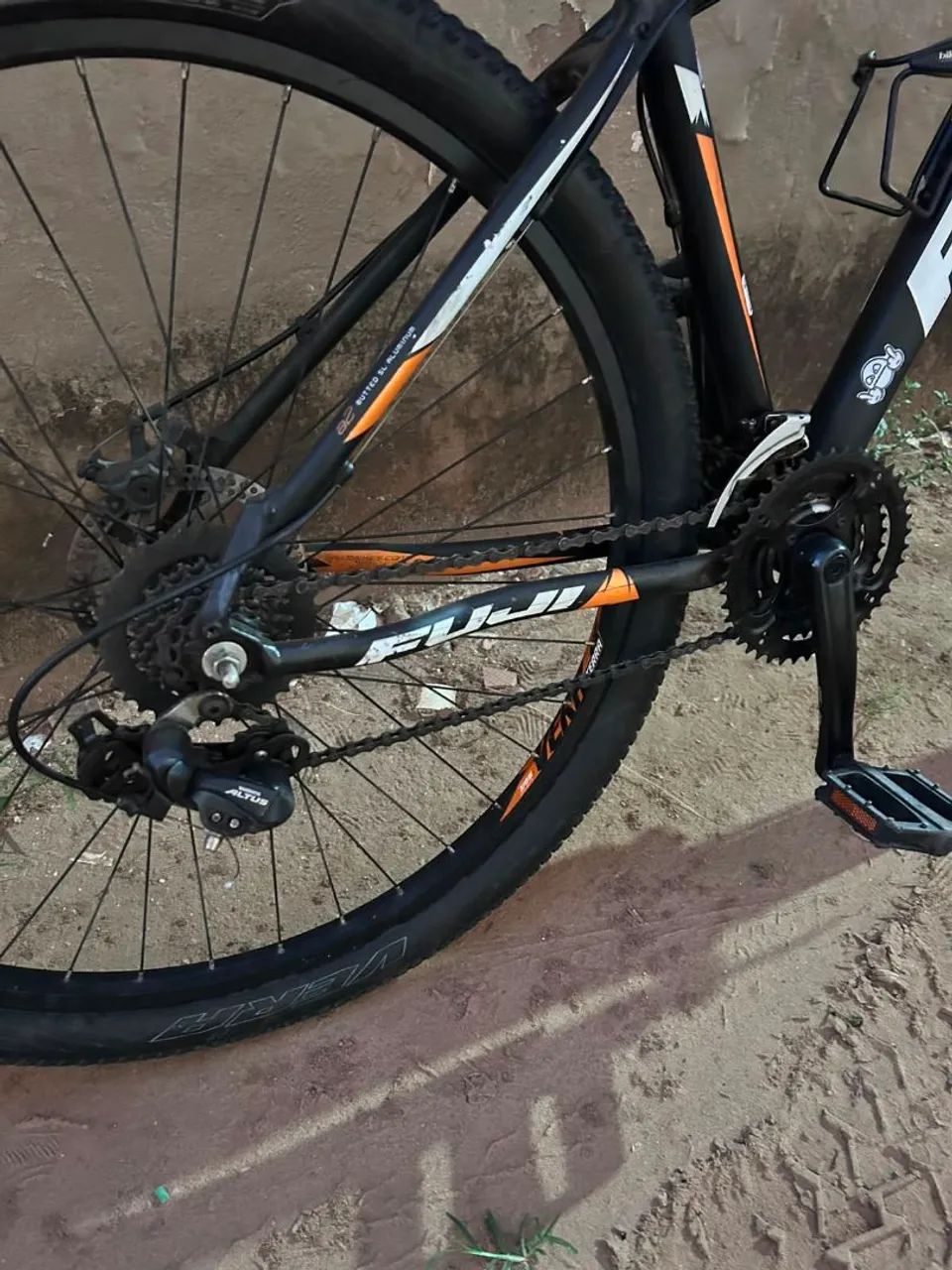 Bicicleta Aro 29 Semi Nova Com Marcha E Freio A Disco So Pega E Usa - Foto 4