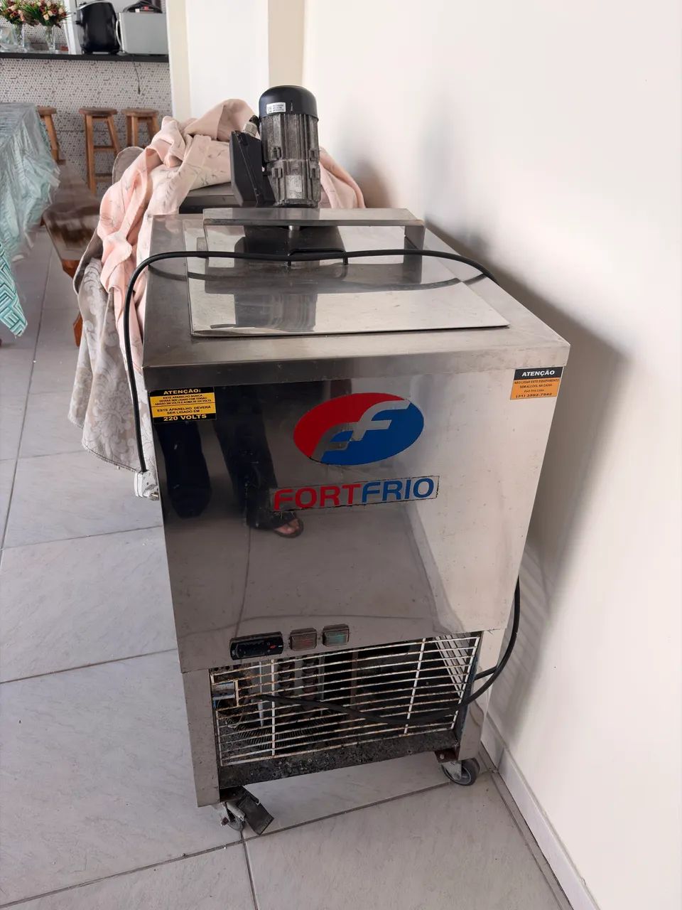 Máquina de sorvete e picolé 