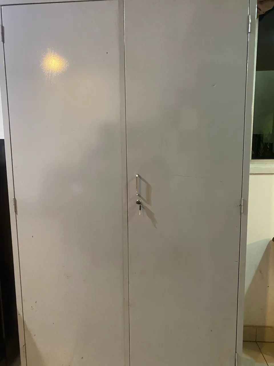 Armário de aço duas portas com chave  - Foto 3