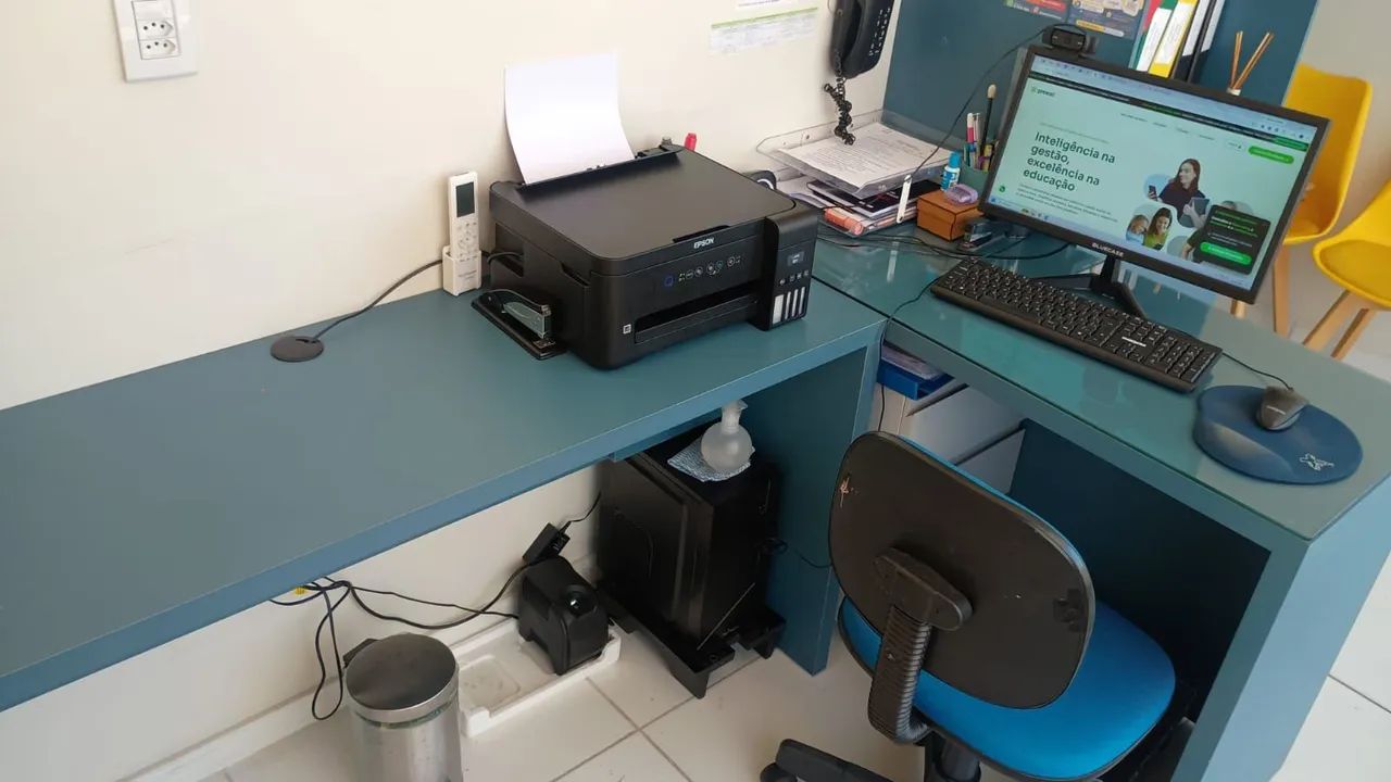 Mesa/ bancada para escritório e/ou recepção e/ou gabinete