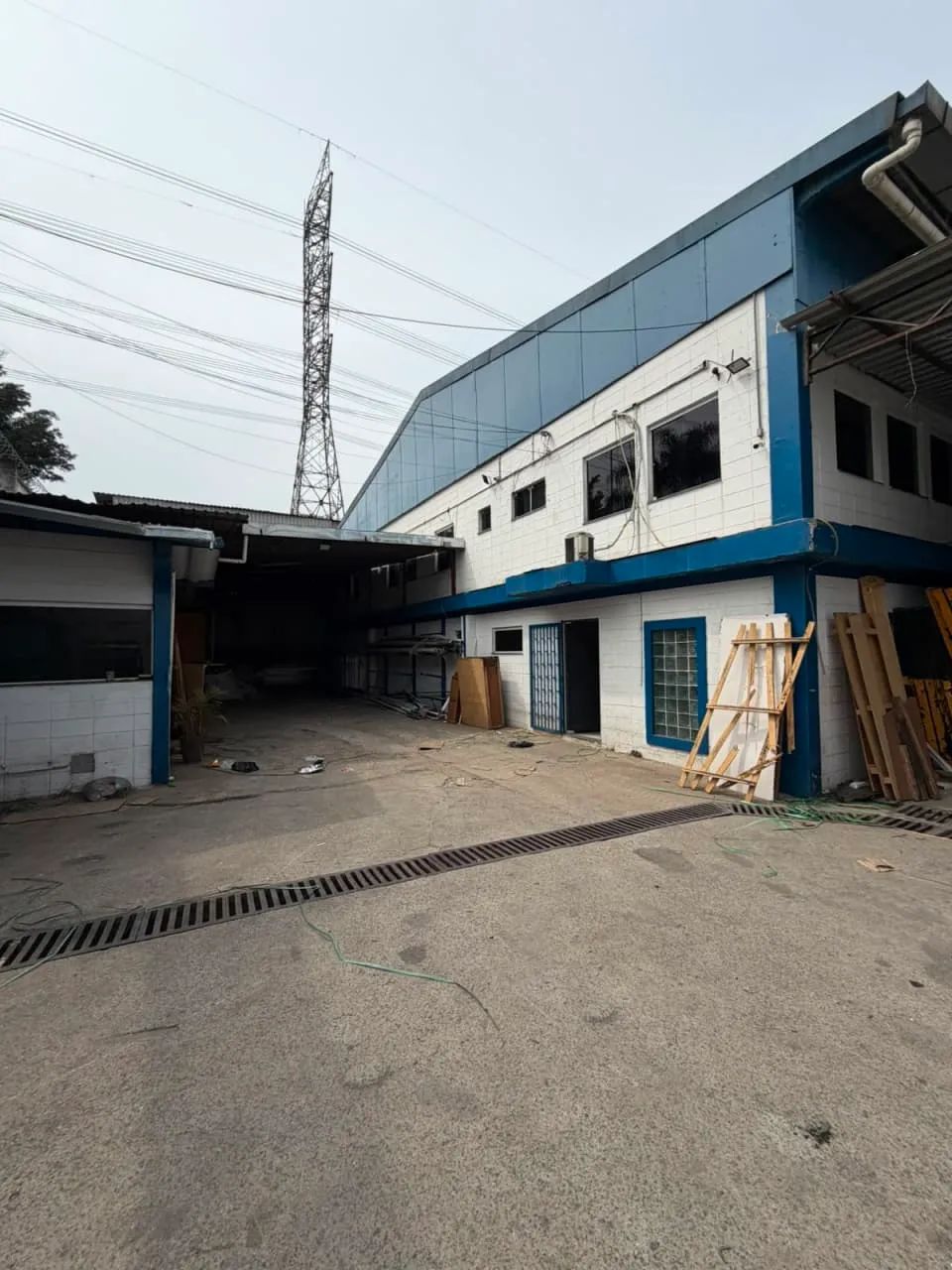 Galpão na Rua Alvorada D'Oeste, 74  1600 m²