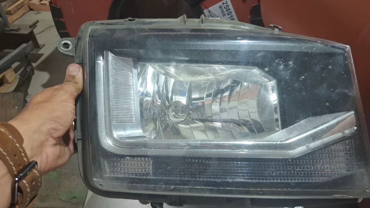 Farol do caminhão wolkswagem  - Foto 2