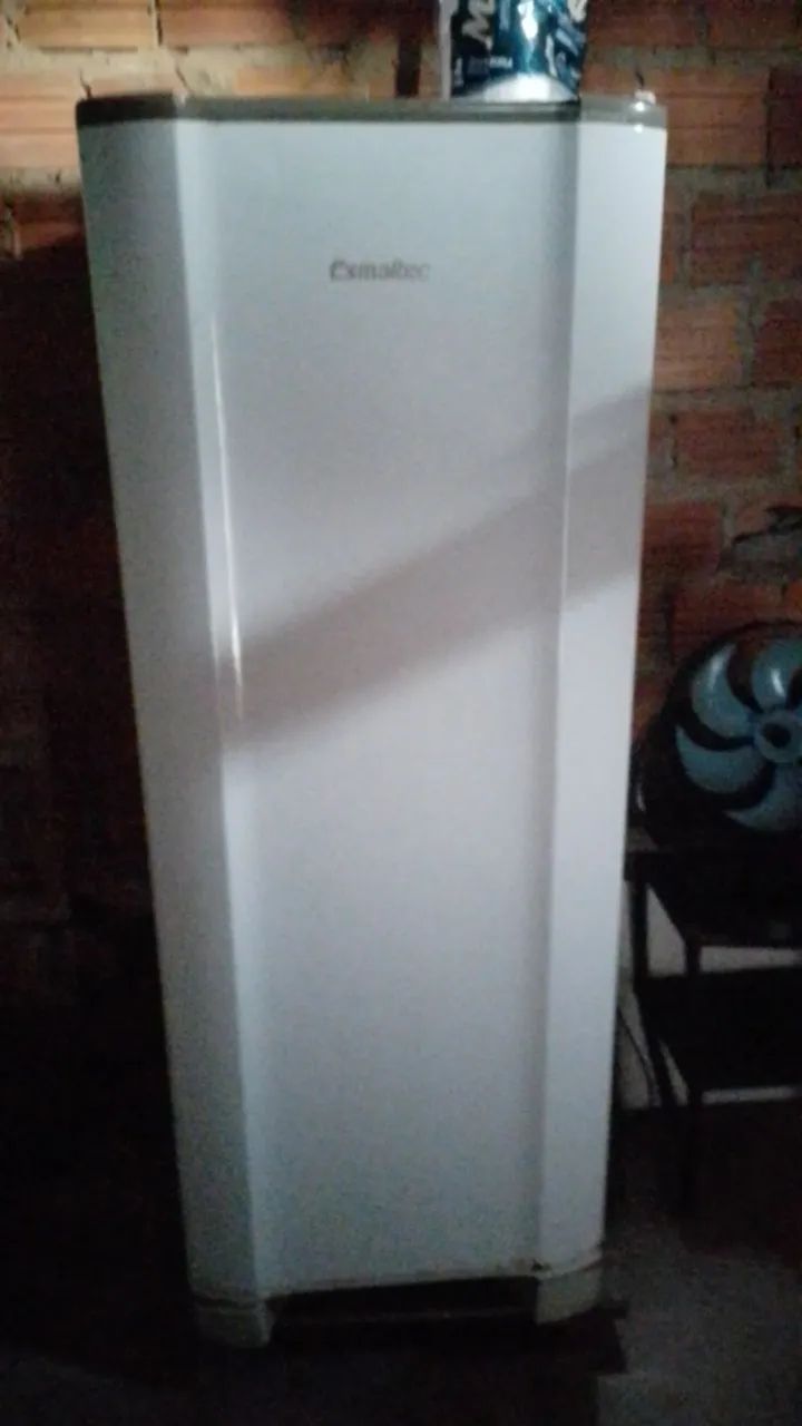 Geladeira Esmaltec 