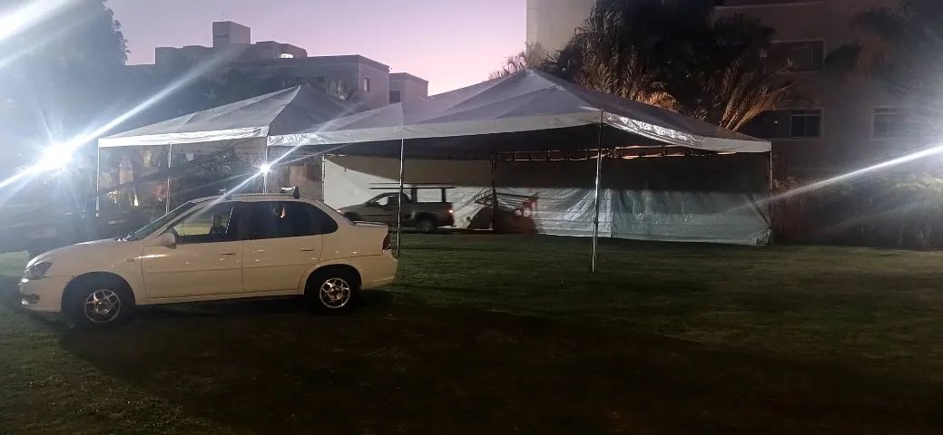 Vendo tendas 10x10 usadas .