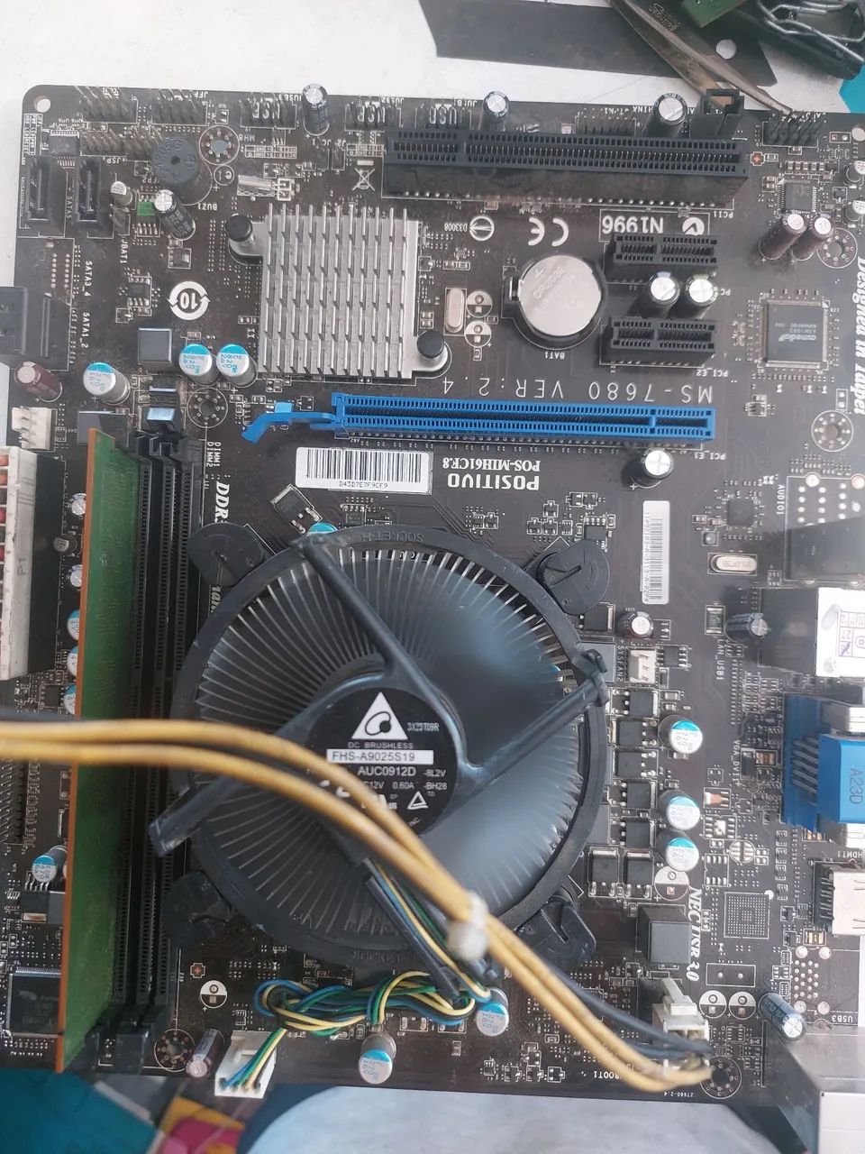 Placa mãe 1155 processador i3 de terceira geração  - Foto 2