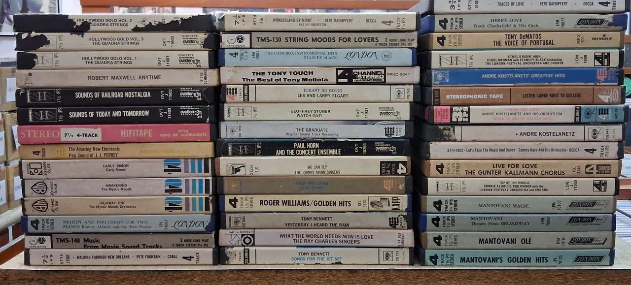 Vendo 52 fitas de rolo 7 polegadas, estilos variados. Uma lacrada.