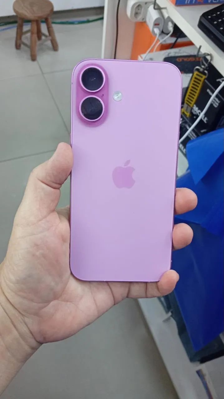 iPhone 16 