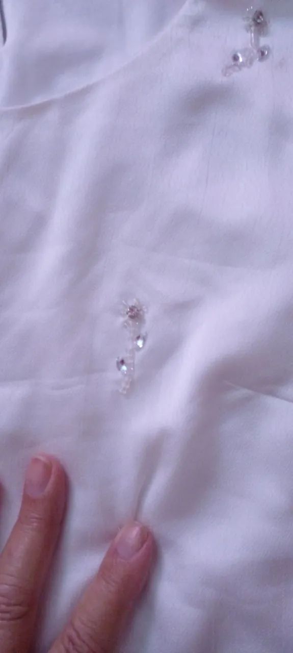 Blusa bege com pedrinhas G - Foto 3