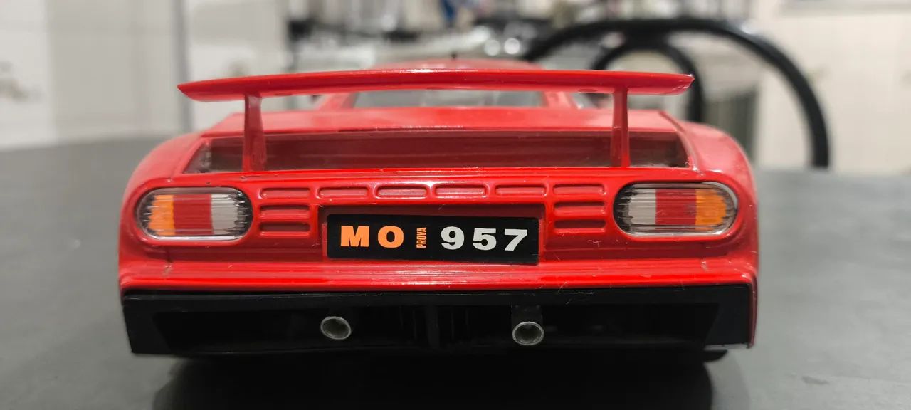 Bugatti EB110, ano 1991, marca Burago (escala 1:18) - Foto 2
