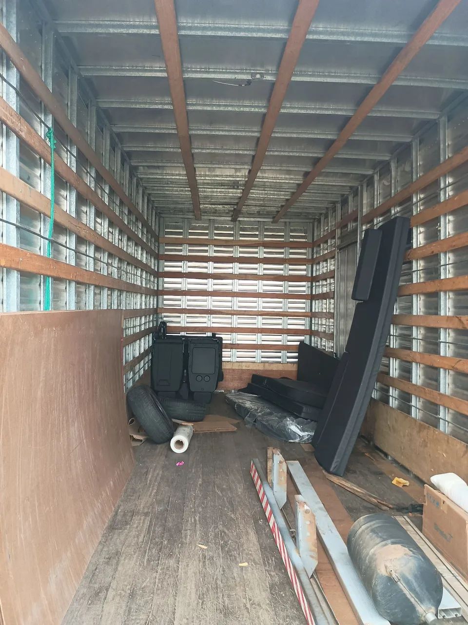 Baú de caminhão 3/4 fabricação 2020 - Foto 4