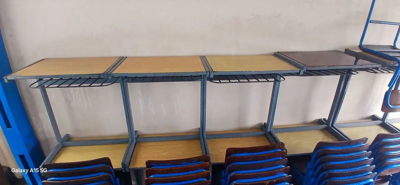 Mesas e cadeiras escolares de ferro - Foto 2