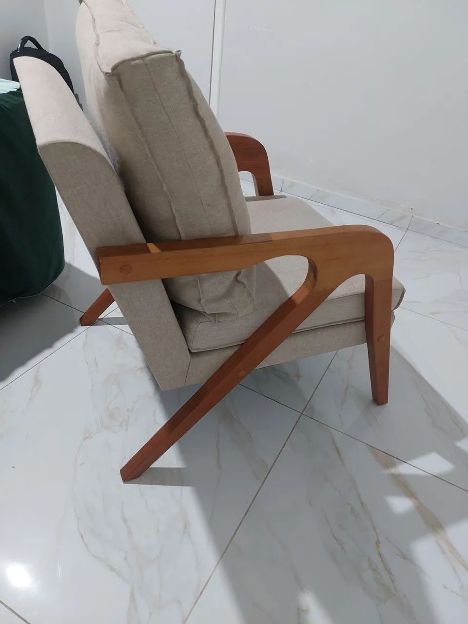 Poltrona moderna estofada  - Foto 3