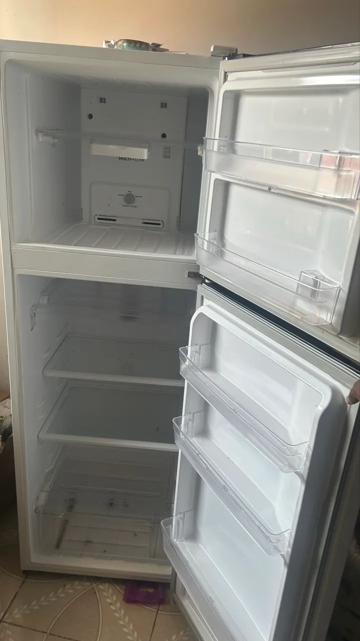 Vendo Geladeira Semi nova  - Foto 4