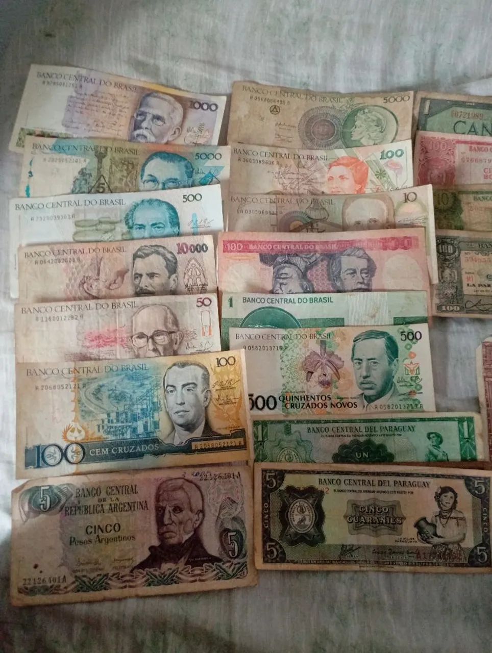Cédulas dinheiro antigas .brasileiras e estrangeiras .e moedas