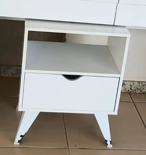 Mesinha cabeceira branca  - Foto 2