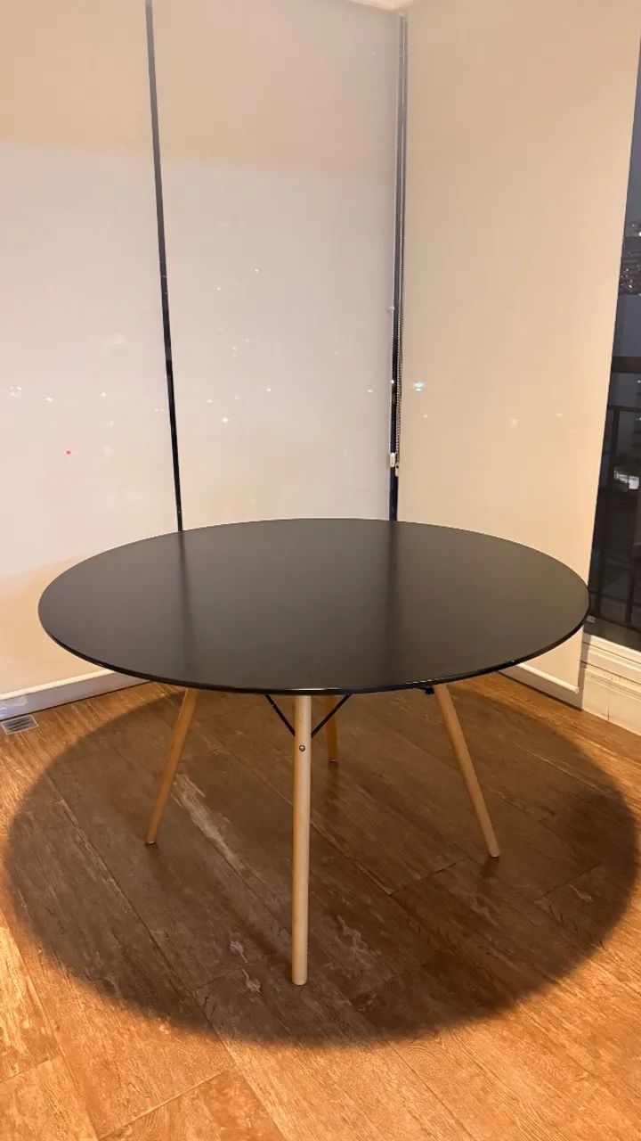 Mesa de jantar Eames Eiffel 120 cm -Preta (com 3 cadeiras de brinde)