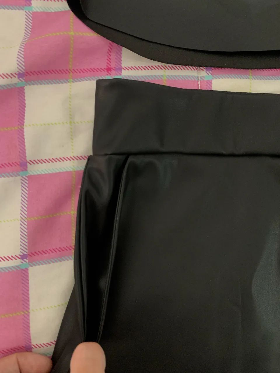 Conjunto de couro - Saia e Cropped - Foto 2