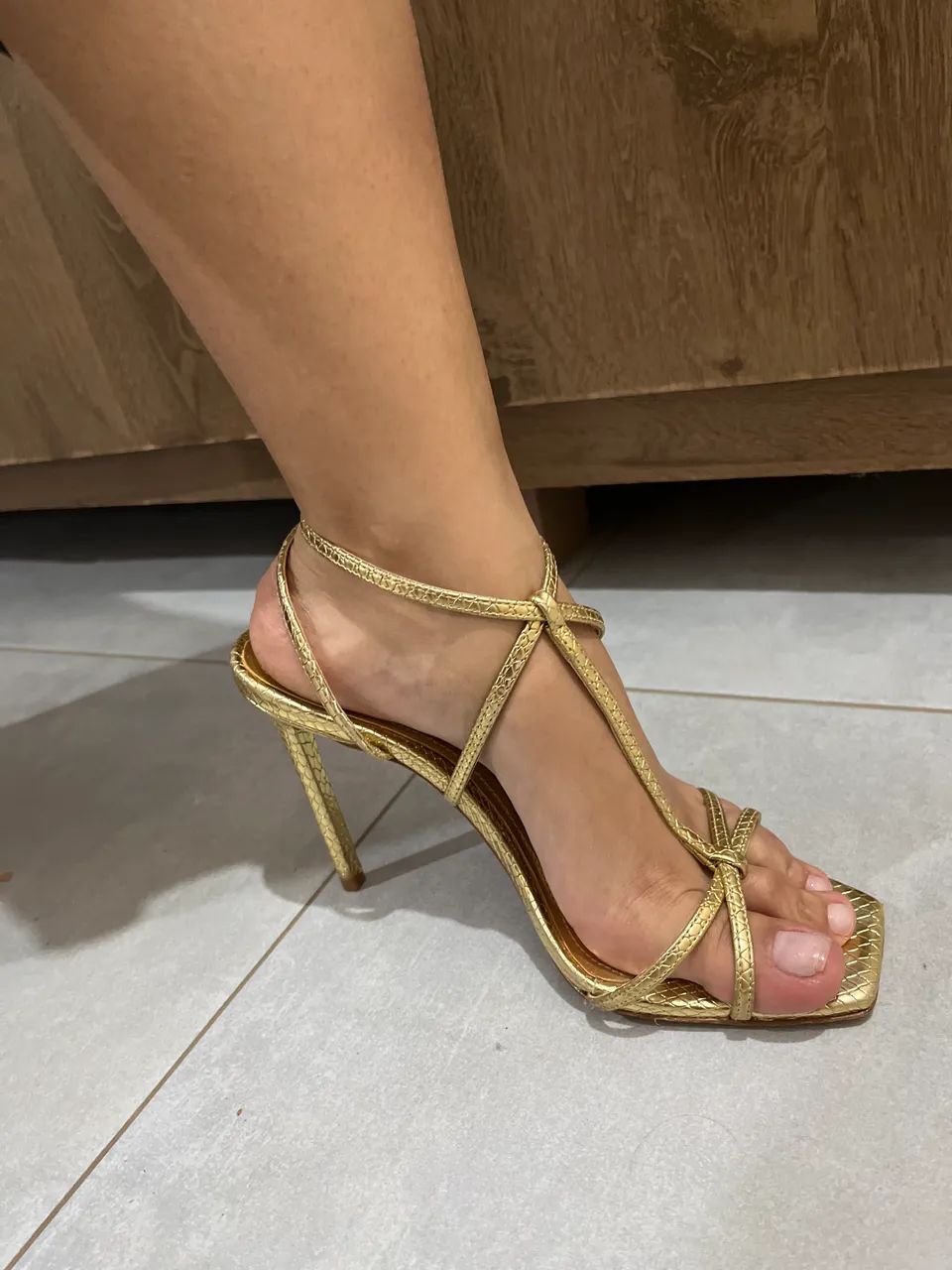 Sapato Schutz dourado - Foto 3